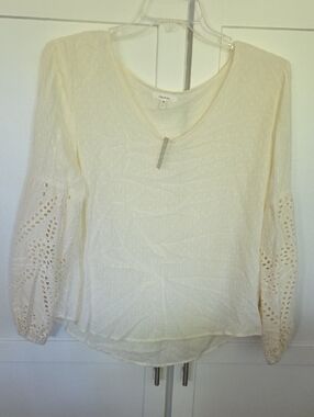 Cream Eyelet-Sleeve V-Neck Top